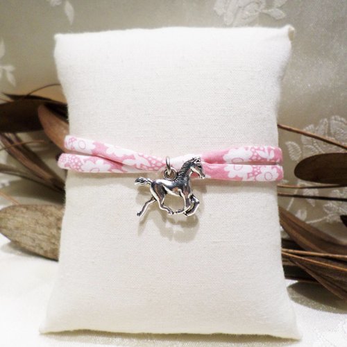 Bracelet cheval tissu liberty fleuri rose bonbon bijou original idée cadeau personnalisé