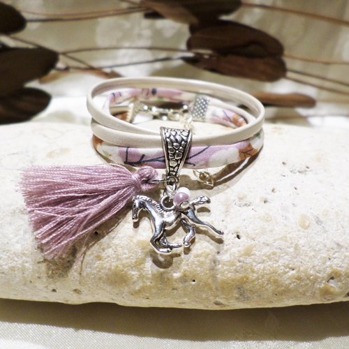 Bracelet cheval fille cordon liberty mauve et cuir beige, bijou personnalisé cadeau enfant
