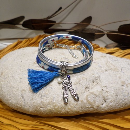 Bracelet ballerine de danse en liberty bleu et en cuir, bijou original, idée cadeau enfant fille