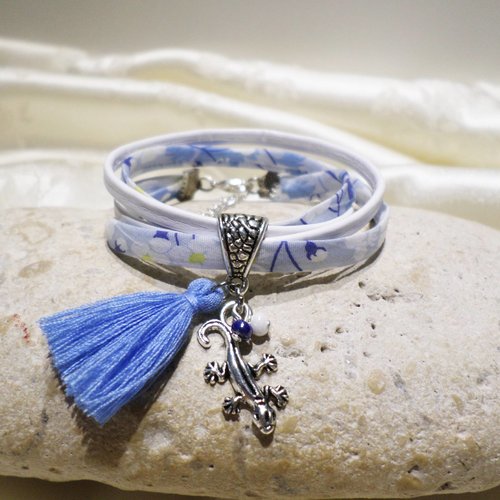 Bracelet salamandre en cuir blanc et cordon liberty bleu ciel avec pompon, bijou fille fait main sur mesure