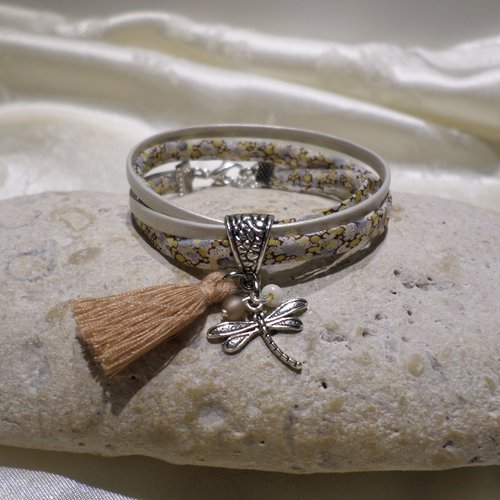 Bracelet libellule en cuir beige et cordon liberty sable fleuri - bijou fille fait main avec pompon, ajustable