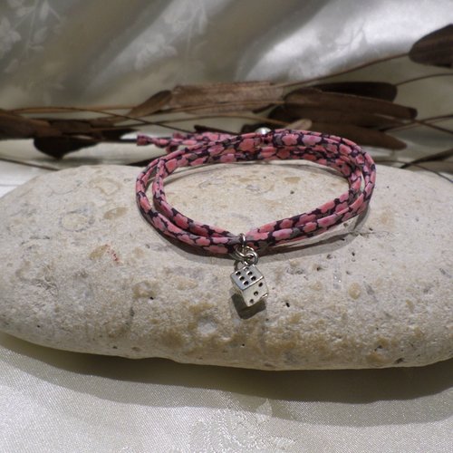 Bracelet liberty fleuri rose avec pendentif dé, bijou original, idée cadeau