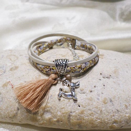 Bracelet fille en liberty fleuri cuir beige et breloque petit chien