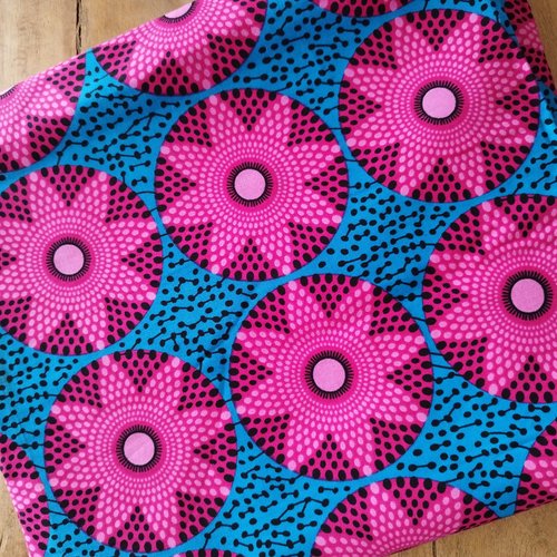 Tissu wax (par unités de 50 cm) - disques et étoiles roses sur fond bleu - 100% coton - tissu africain