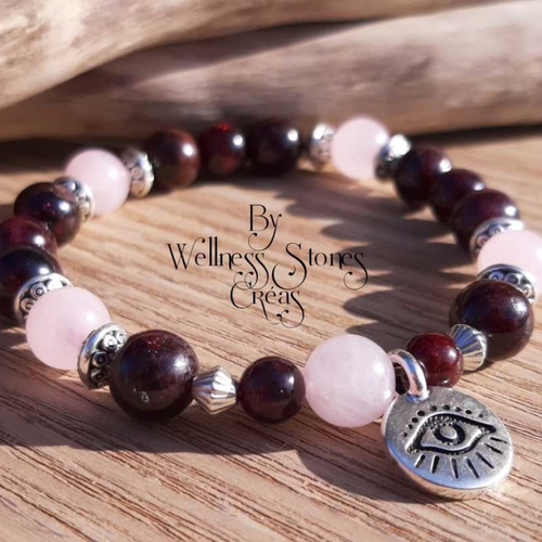 Bracelet en pierres naturelles grenat, quartz rose et sa breloque oeil talisman