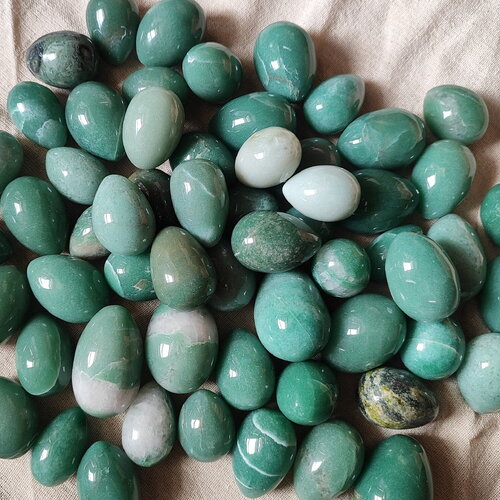 Personnalisez votre collection : 17 œufs de yoni en quartz, obsidienne, aventurine, cornaline, pierre de lune noire et plus