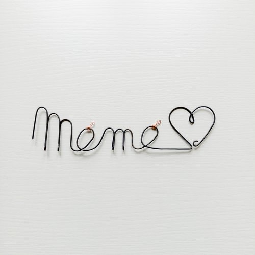 Mot "mémé" avec cœur en fil de fer recuit