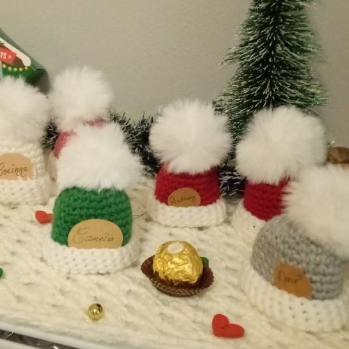 Petit bonnet au crochet decoration bapteme noel