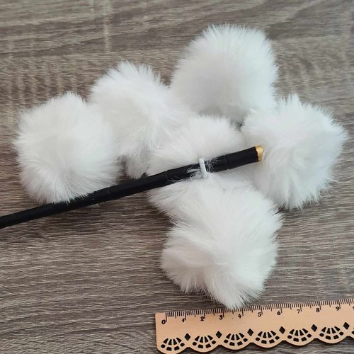 Lot 10  pompons blanc ultra doux en fausse fourrure de lapin (6cm) noel , décoration, diy , bonnets , sac