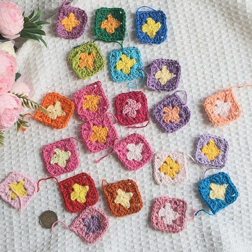 Lot 18 de carrés de granny square, fait main pour faire , sac rétro, veste , pantalon crochet