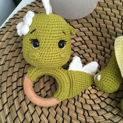 Hochet dragon fille