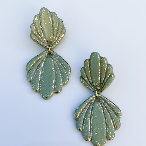 Boucles d'oreilles - coquillages vert clair et doré léger