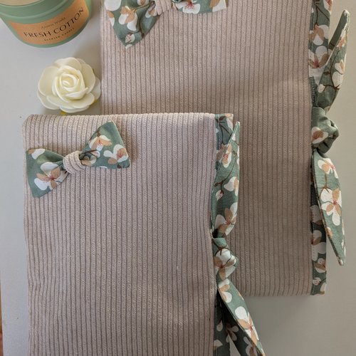 Pochette à livre format poche - velours côtelé beige & fleurs de cerisier - fait main