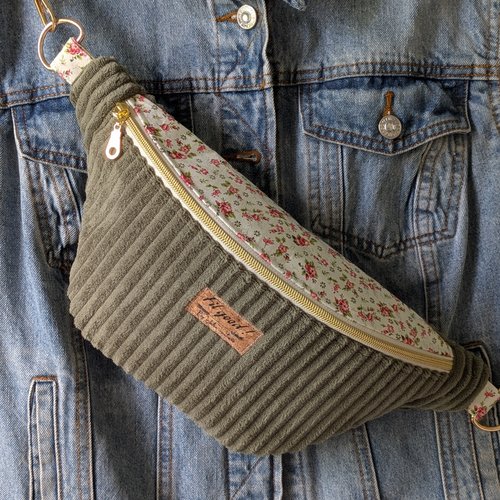 Sac banane velours côtelé vert sauge & fleuri, sac bandoulière femme fait main, sacoche xl boho vintage, cadeau artisanal
