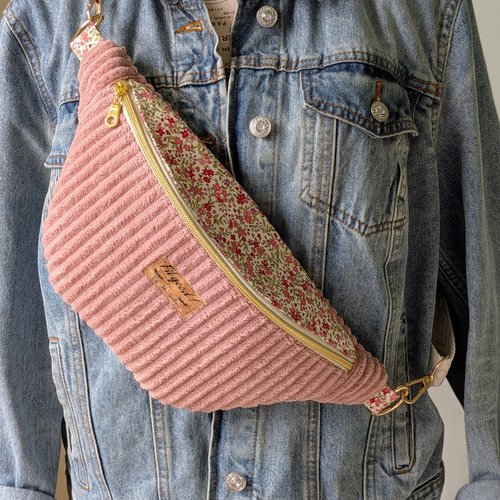 Sac banane xl en velours côtelé rose et tissu fleuri – sac bandoulière femme fait main par yalou créations