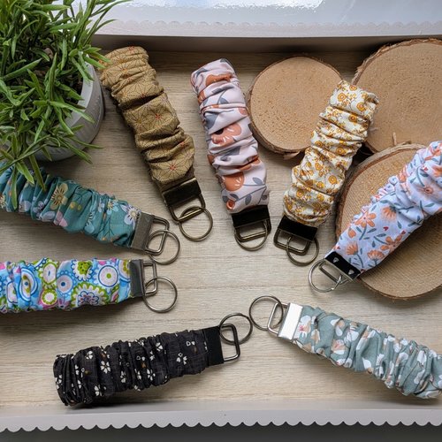 Porte-clés chouchou en tissu fleuri - bracelet de poignet élastique fait main