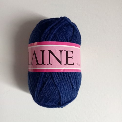 Pelote de laine bleu marine