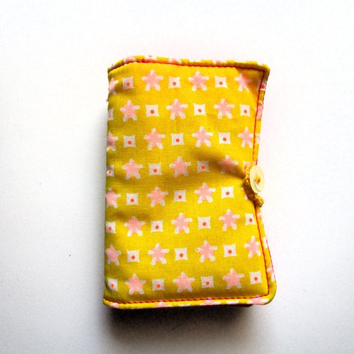 Porte-aiguilles jaune
