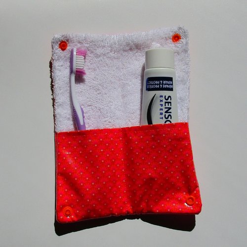 Etui à brosse à dents + dentifrice orange