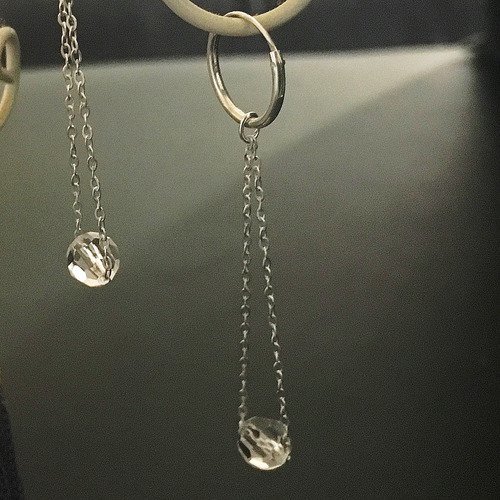 Boucles d'oreilles en argent 925/000 petites créoles pendants chainettes et perles cristal