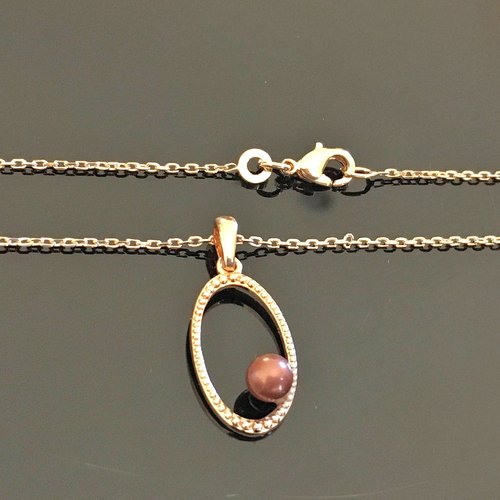 Collier pendentif ovale en plaqué or 18 carats et perle moka sur chaine 42 cm