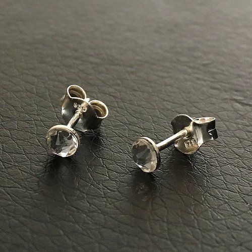 Clous boucles d'oreilles puces 4 mm en cristal swarovski et argent 925/000