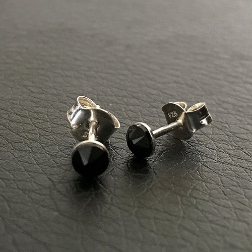 Clous boucles d'oreilles puces 4 mm en cristal swarovski noir et argent 925/000