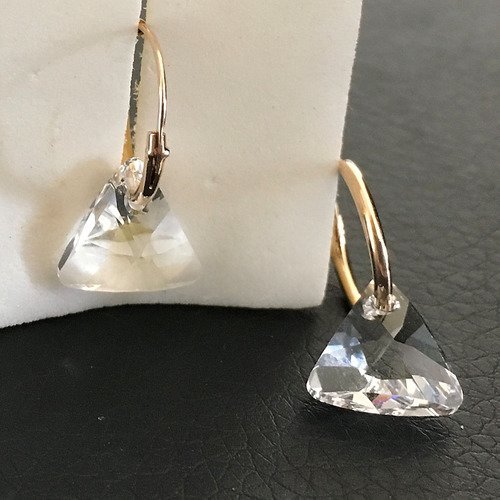Boucles d'oreilles plaque or 18 carats créoles pendants triangles cristal swarovski 