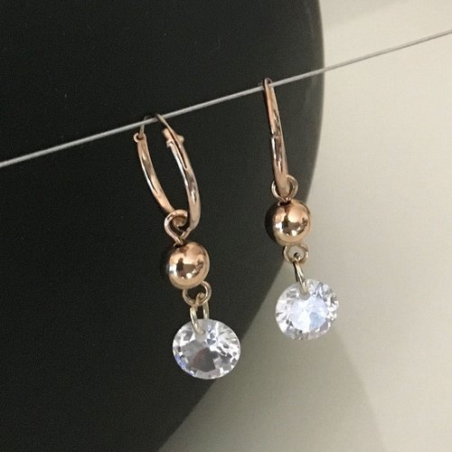 Boucles d'oreilles plaque or 18 carats créoles pendants zirconium forme diamant
