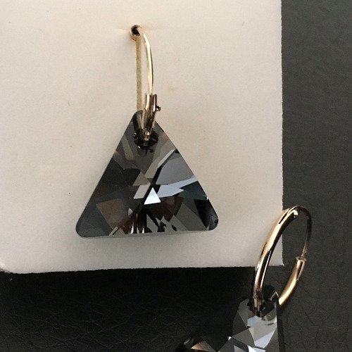Boucles d'oreilles plaque or 18 carats créoles pendants triangles cristal swarovski nuit d'argent