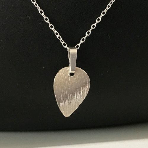 Collier pendentif petite goutte travaillée en argent 925/000 fine chaine ras de cou 38 cm