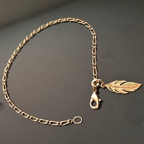 Bracelet plume en plaqué or 18 carats longueur 18 cm largeur maille 2 mm