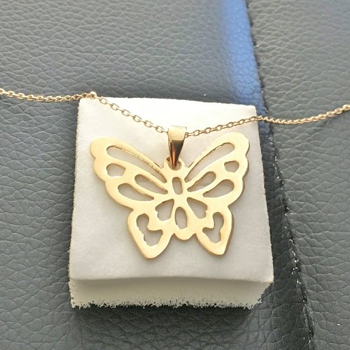 Collier pendentif papillon en plaqué or 18 carats sur belle chaine 45 cm plaqué or 18 carats 