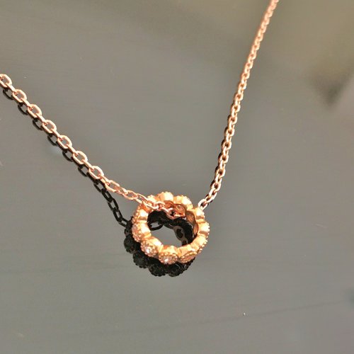 Collier plaqué or rose 18 carats pendentif rondelle petit anneau sur chaine longueur ajustable