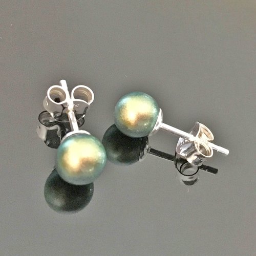 Clous d'oreilles perles nacrées swarovski vert irisé 6 mm et argent 925/000
