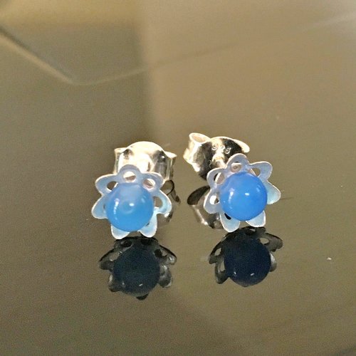 Boucles d'oreilles puces fleurs argent 925/000 perles pierres agate bleue
