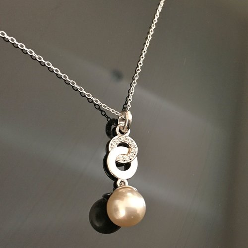 Collier argent 925/000 pendentif anneaux entrelacés perle nacrée sur fine chaine