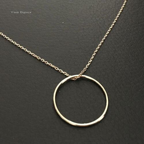 Collier anneau en plaqué or 18 carats pendentif cercle 35 mm sur chaine maille diamantée longueur 42 cm 