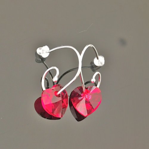 Boucles d'oreilles argent 925/000 pendantes petits coeurs cristal rouge siam