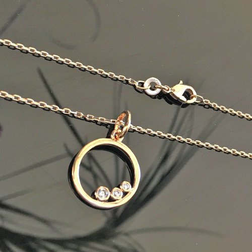 Collier pendentif anneau en plaqué or 18 carats et zirconium sur belle chaine longueur 42 cm