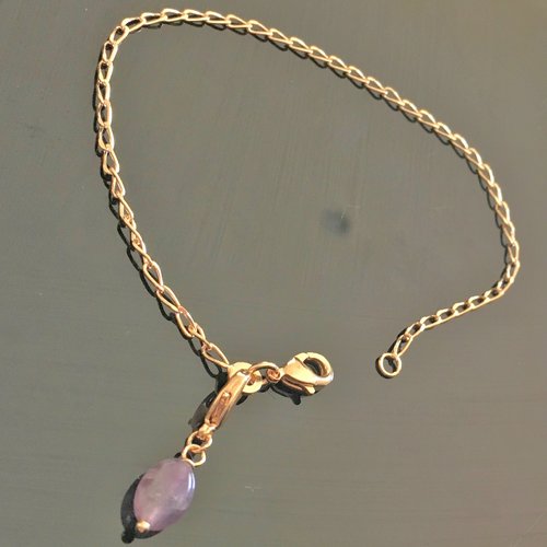 Bracelet en plaqué or 18 carats charm mousqueton pierre améthyste naturelle
