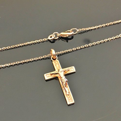 Collier pendentif jésus sur la croix en plaqué or 18 carats sur chaine longueur 42 cm plaqué or 18 carats
