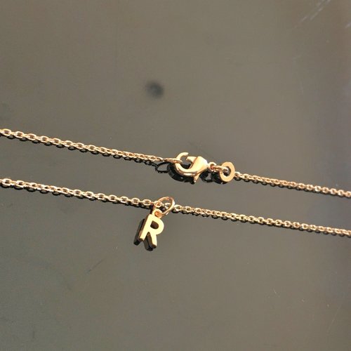Collier initiale plaqué or 18 carats petit pendentif lettre r sur belle chaine longueur 42 cm