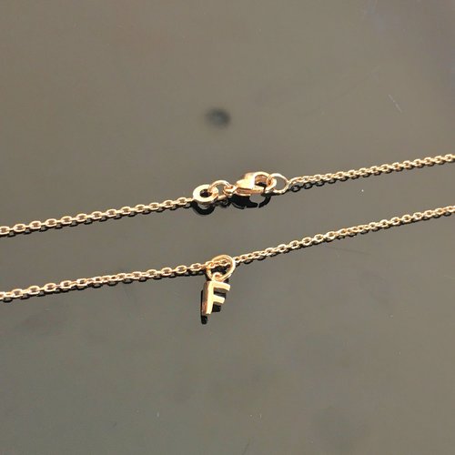 Collier initiale plaqué or 18 carats petit pendentif lettre f sur belle chaine longueur 42 cm