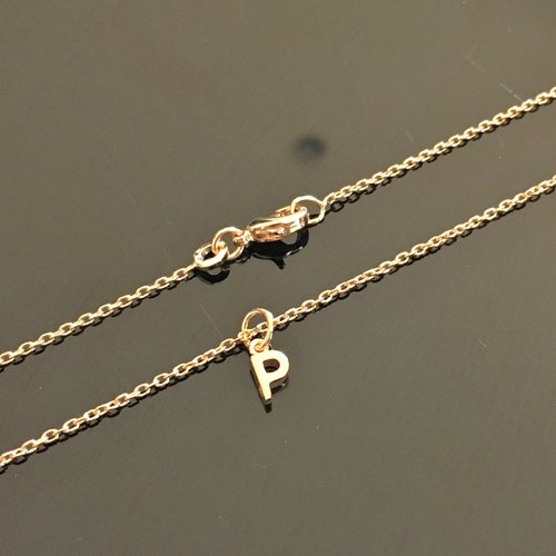Collier initiale plaqué or 18 carats petit pendentif lettre p sur belle chaine longueur 42 cm