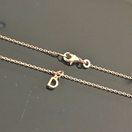 Collier initiale plaqué or 18 carats petit pendentif lettre d sur belle chaine longueur 42 cm