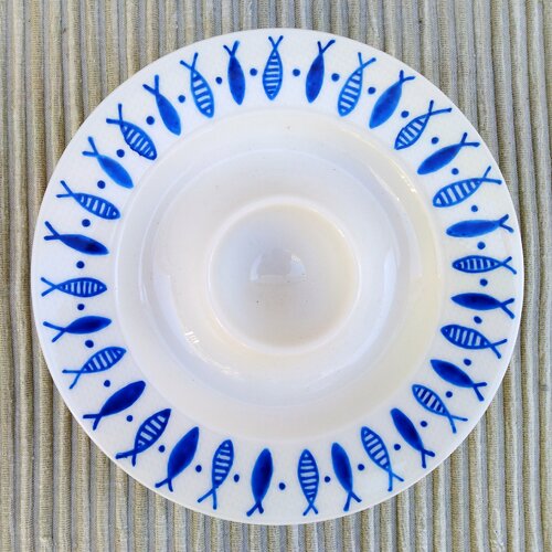 Coquetier en porcelaine, poissons, bleu