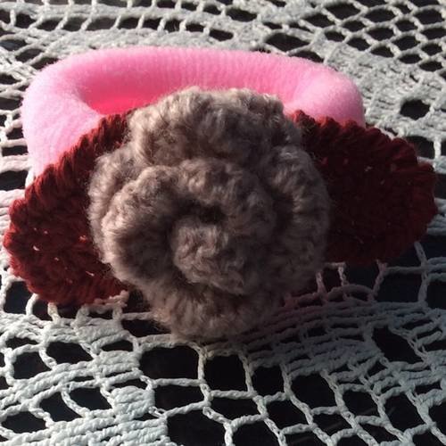 Accessoires coiffure décor rose  de acrylique au crochet 