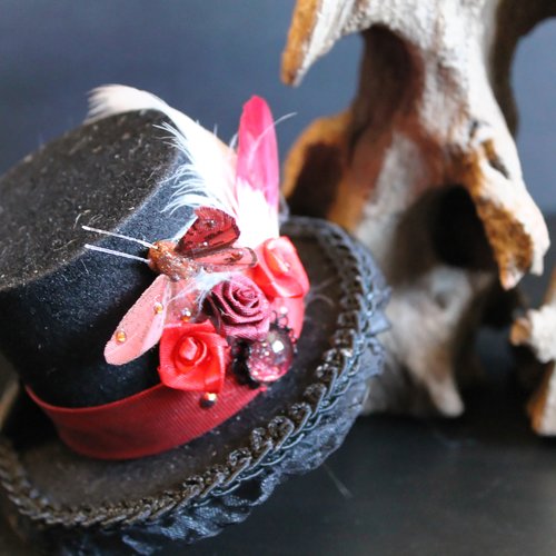 Bibi Chapeau Haut De Forme Style Victorien Vintage Avec Ruban Cabochon Papillon Et Fleures Rouges Un Grand Marche