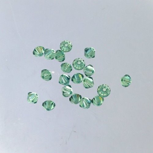 Perle toupie en cristal t 4 erinit  émeraude très claire 50 perles